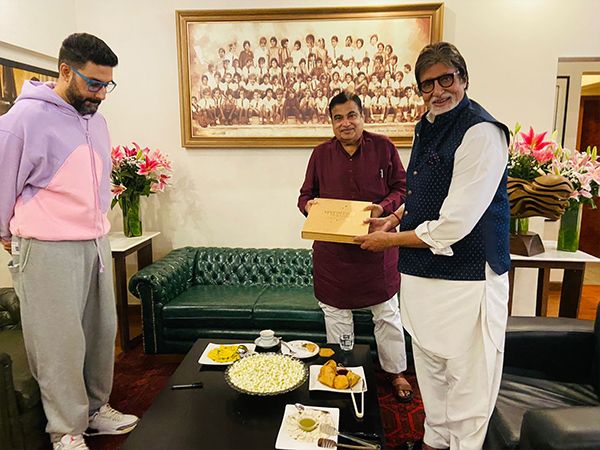 Amitabh Bachchan, Abhishek Bachchan and Union Minister Nitin Gadkari