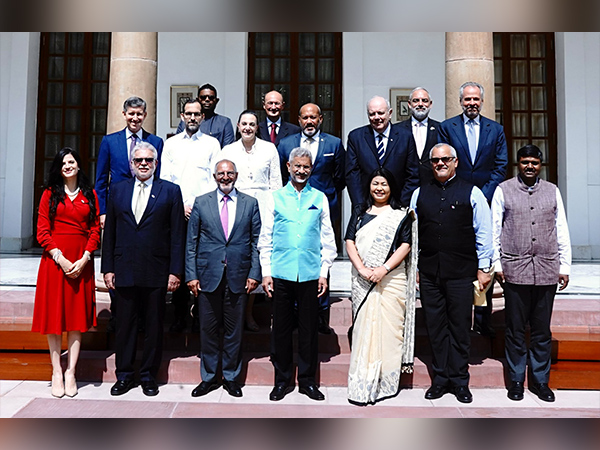 External Affairs Minister S Jaishankar with Latin America, Caribbean countries delegates  (Photo: Twitter)