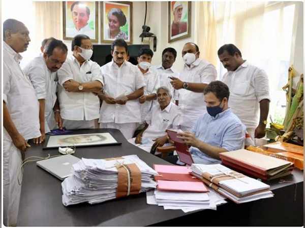Rahul Gandhi in his Wayanad office along with senior leaders of Kerala which was vandalised by SFI members (File Photo/Kerala Congress)