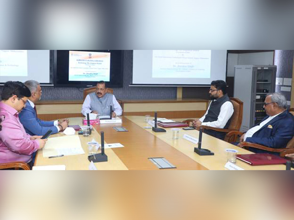 Union Minister of State (Independent Charge) Science & Technology Jitendra Singh (Centre)