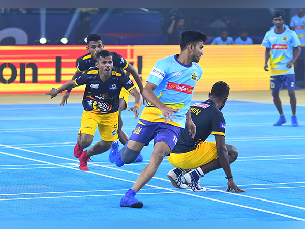 Players in action. (Photo- UKK)