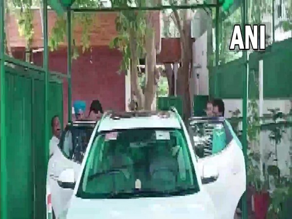 CBI officials during raids at Manish Sisodia's residence on Friday (Photo:ANI)