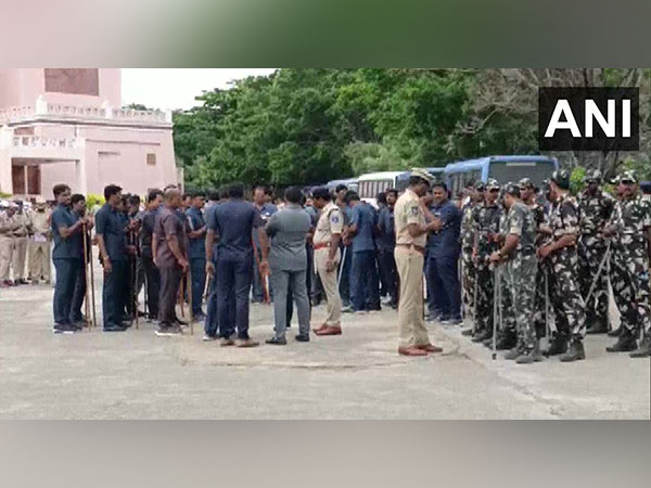 Security deployed outside the venue of Munawar Faruqui's show (Photo/ANI)
