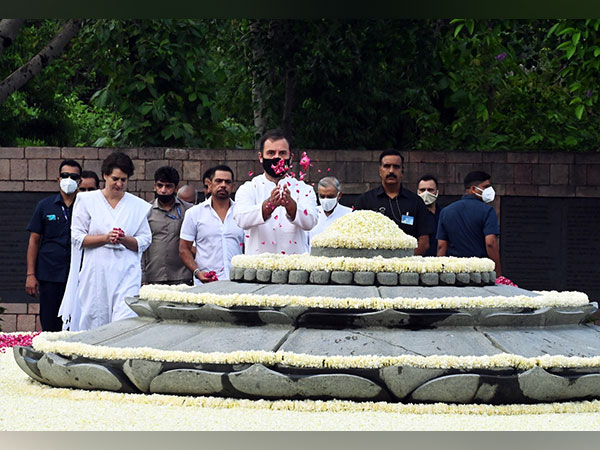 Congress leader Rahul Gandhi pays floral tribute to former PM Rajiv Gandhi on his 78th birth anniversary, at Veer Bhumi (Photo:ANI)