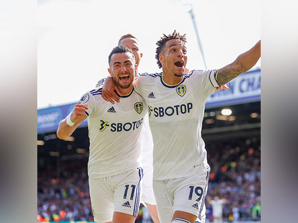 Leeds players celebrating. (Photo- Leeds United Twitter)