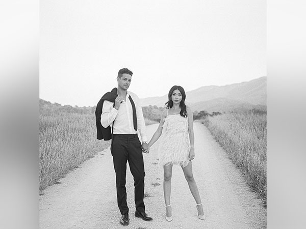 Sarah Hyland and Wells Adams (Source: Instagram)