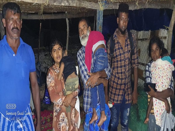 8 Sri Lankan refugees including children came to Dhanushkodi. (Photo Credit - Q Branch Police)