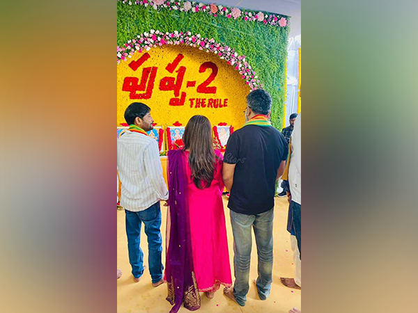 Pooja performs on the sets of Allu Arjun, Rashmika Mandanna 'Pushpa 2' (Image Source: Twitter)