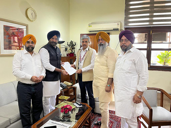 Manjinder Singh Sirsa meets MEA Joint Secy JP Singh 