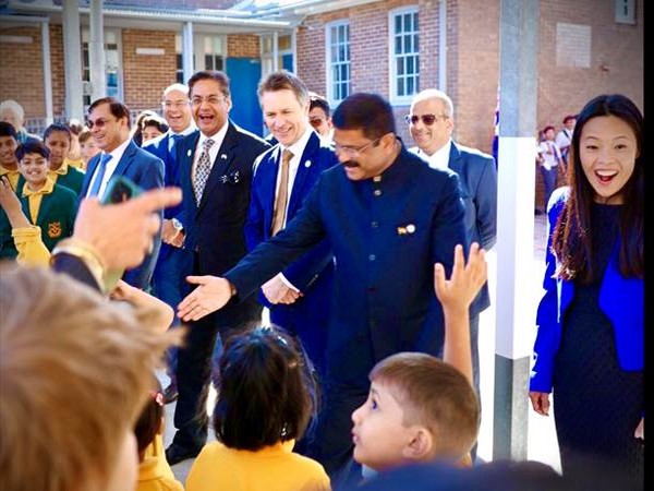 Dharmendra Pradhan visits various Schools, Higher and Skilling Institutions in Sydney (Photo:Twitter/@PIB_India)