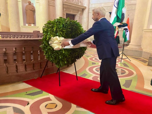 EAM Jaishankar pays homage at National Pantheon of Heroes in Asuncion (Photo: Twitter/@DrSJaishankar)