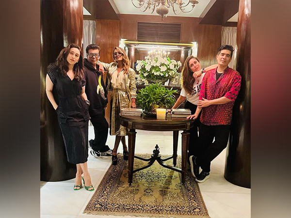 Kareena Kapoor, Karisma, Karan Johar, Manish Malhotra and Natasha Poonawala (Image Source: Instagram)