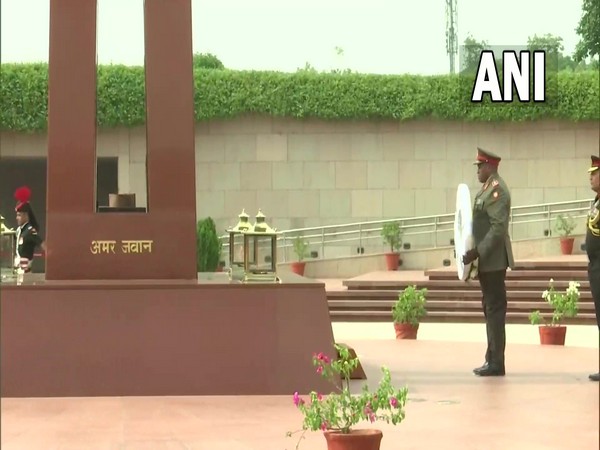 South African Army Chief lays wreath at National War Memorial