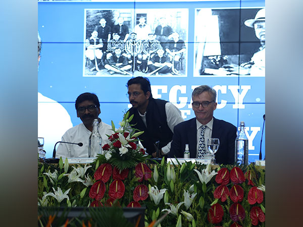 British High Commissioner to India, Alex Ellis with Jharkhand's Chief Minister Hemant Soren. (Twitter)