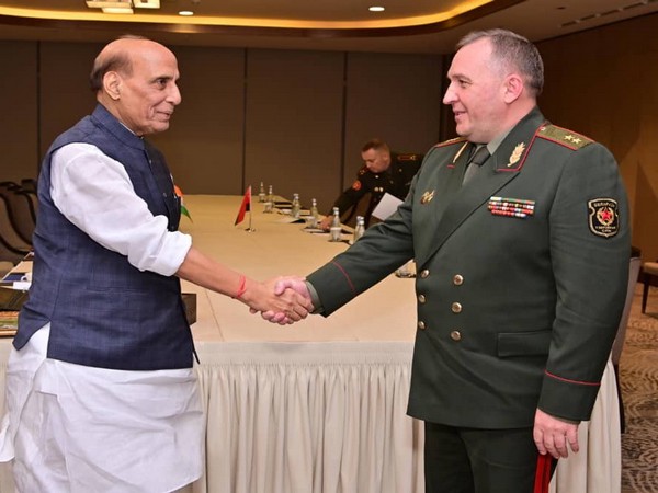 Defence Minister Rajnath Singh with Belarus counterpart Lieutenant General Viktor Khrenin (Photo Credit: Twitter)