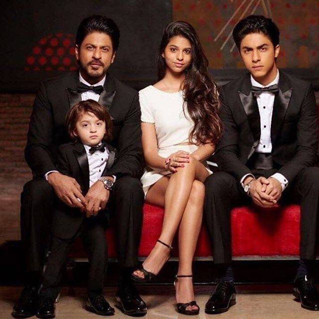 Shah Rukh Khan with his children (Image source: Instagram)