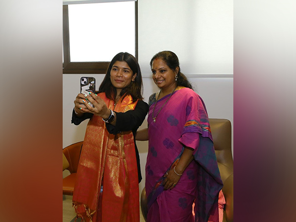 Nikhat Zarin with MLC K Kavitha (Photo/ANI)