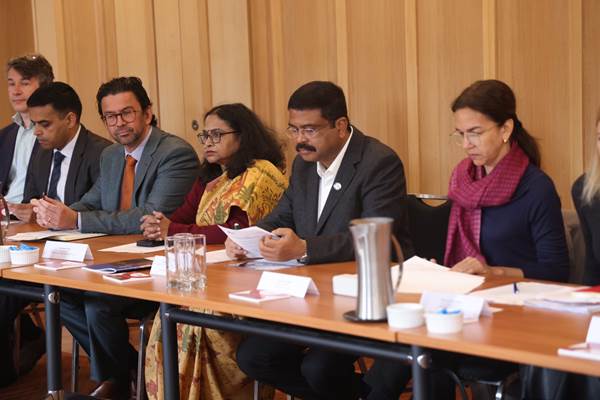 Dharmendra Pradhan participates in dialogue with Group of Eight Australian Universities