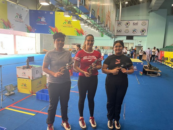 (L-R)- Abhidnya Ashok Patil (silver), Rhythm Sangwan (gold) and Naamya Kapoor (bronze), Women's 25m (Filr Photo/ANI)