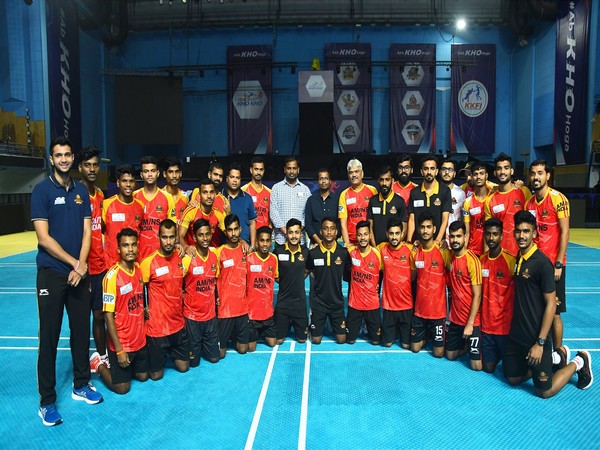 Team Odisha Juggernauts and Odisha Sports and Youth Services Minister Tusharkanti Behera (Photo: Odisha Sports/ Twitter)