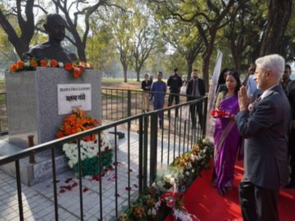 EAM Jaishankar pays homage to Mahatma Gandhi in Buenos Aires. 