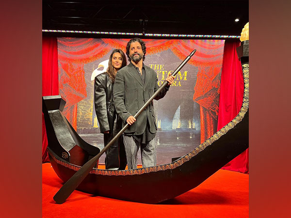 Farhan Akhtar with wife Shibani Dandekar (Image Source: Instagram)