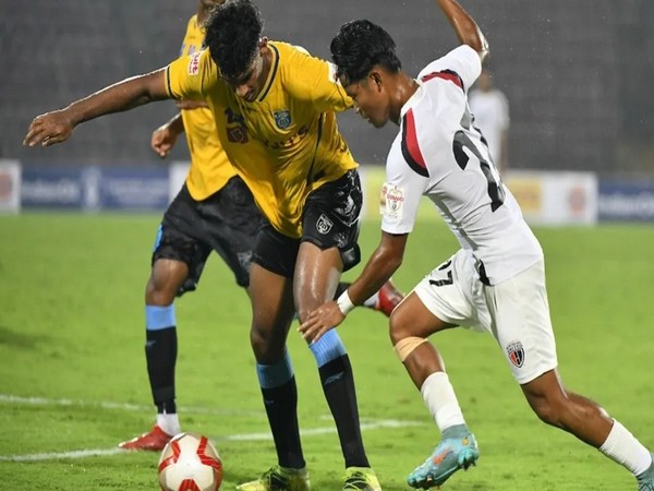 Players in action (Photo: ISL Media)