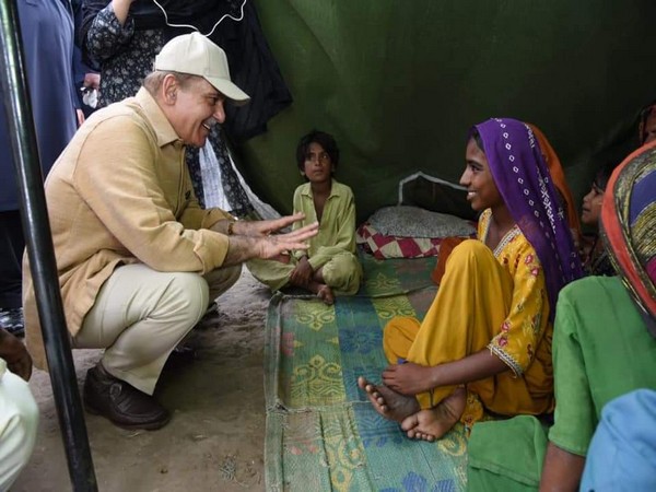 Prime Minister Shehbaz Sharif visits Sukkur district (Photo Credit: @PML-N Twitter)