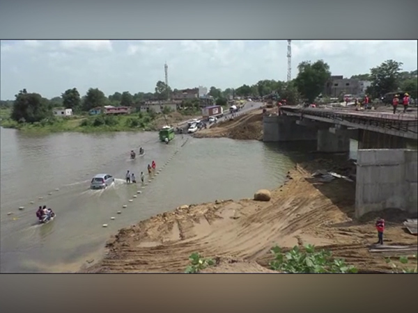 Army begins reconstruction of Bailey Bridge over Sukhtawa river