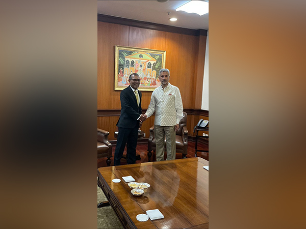 Maldives Speaker Mohamed Nasheed with EAM S Jaishankar. (Twitter)