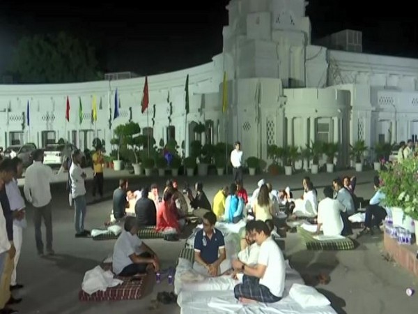 AAP MLAs protest demanding resignation of Delhi LG inside assembly premises (Photo/ANI)