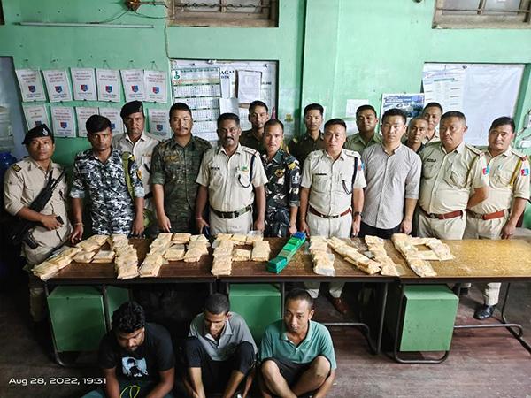 Three accused in police custody with recovered Heroin