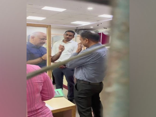Manish Sisodia at PNB bank in Ghaziabad (Photo Credit: ANI)