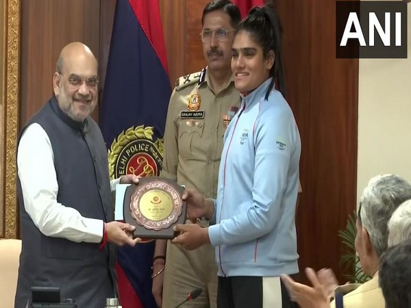 Amit Shah felicitates Delhi police wards who won medals at CWG2022
