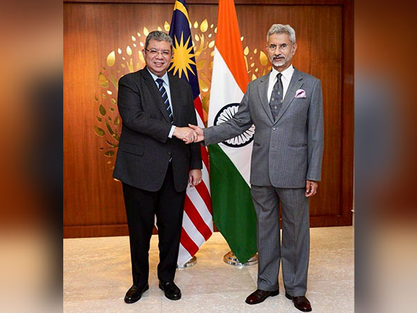 External Affairs Minister of India S Jaishankar with Malaysian Foreign Minister Saifuddin Abdullah (Photo Credit: Twitter @DrSJaishankar)