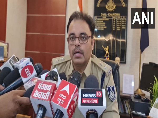 Man slits throat of woman after she turns down marriage proposal in MP's Khandwa.Source: ANI Twitter