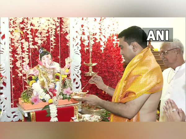 Goa CM Pramod Sawant offering prayers on the occasion of Ganesh Chaturthi (Photo/ANI)