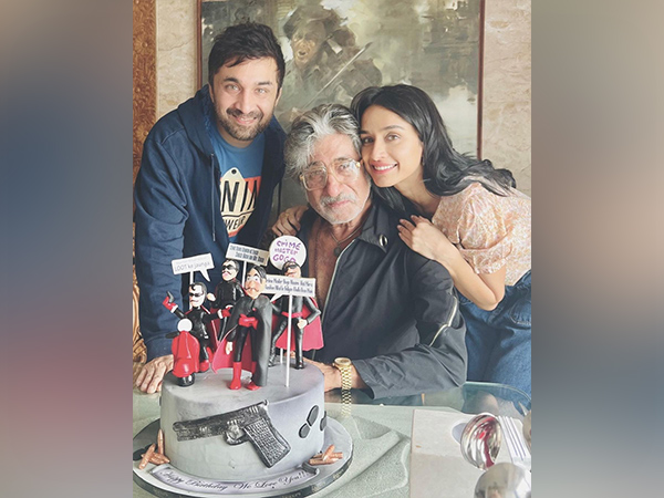 Shraddha Kapoor, Shakti Kapoor, Siddhanth Kapoor (Image source: Instagram)