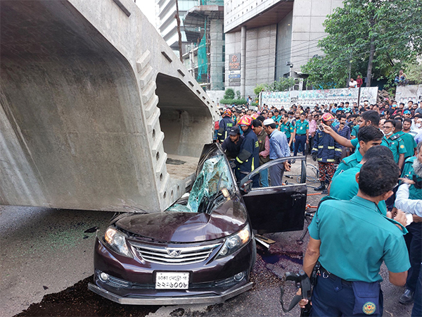 Bangladesh BRT project mishap. (Photo Credit: Twitter)
