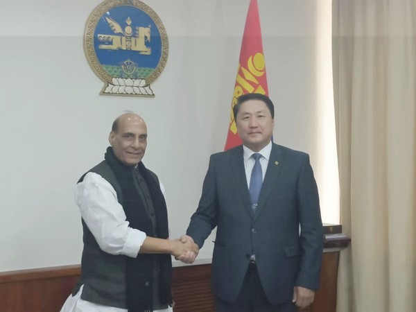 Defence Minister Rajnath Singh with Mongolian Defence Minister Saikhanbayar Gursed  (Photo Credit: Twitter/Rajnath Singh)