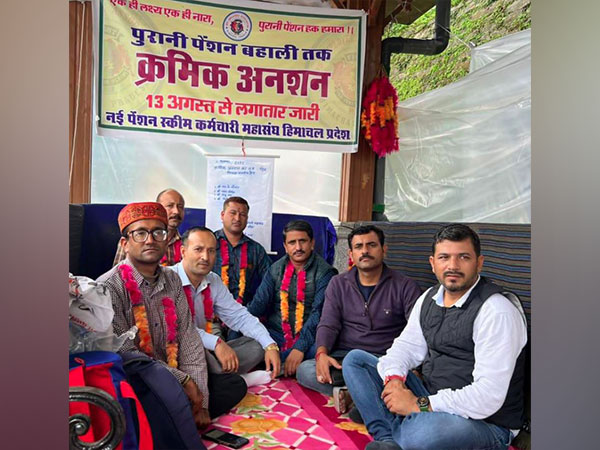 Members of New Pension Yojana Karamchari Mahasangh