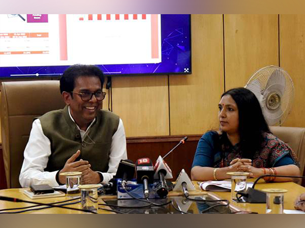 Secretary Department of Consumer Affairs, Rohit Kumar Singh along with Additional Secretary and Chief Commissioner of Central Consumer Protection Authority (CCPA) Nidhi Khare (Picture Courtesy: PIB)