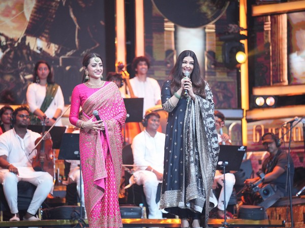 Trisha Krishnan & Aishwarya Rai Bachchan (Image Source: Twitter)