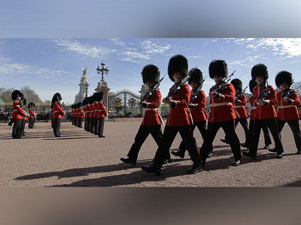 Guard ceremony at Buckingham Palace (Photo Credit: Buckingham Palace website)