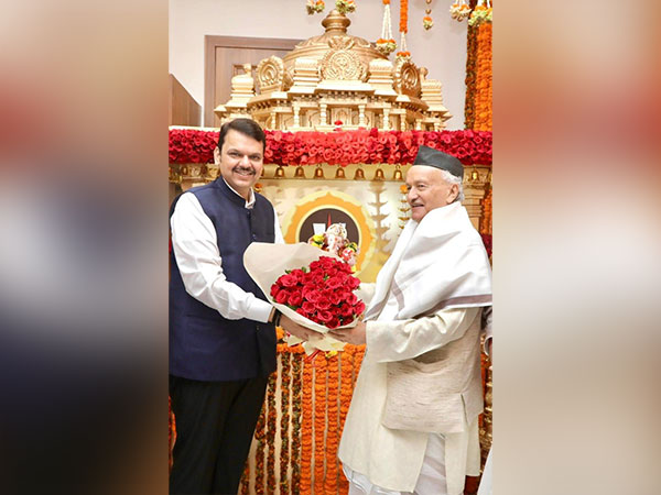 Maharashtra Governor Bhagat Singh Koshyari visits Devendra Fadanvis's residence 'Sagar' (Photo/ANI)