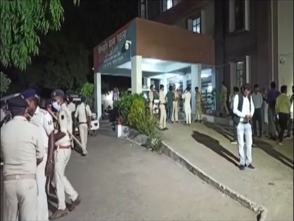 Visual outside Pirbahore police station in Patna (Photo/ANI)