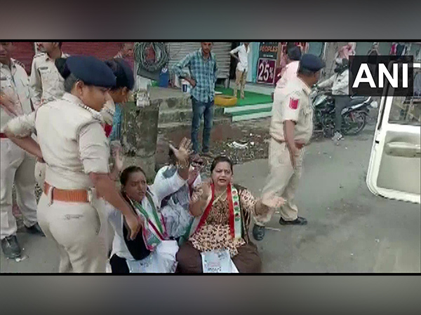 Symbolic bandh protest in Gujarat (Image/ANI)