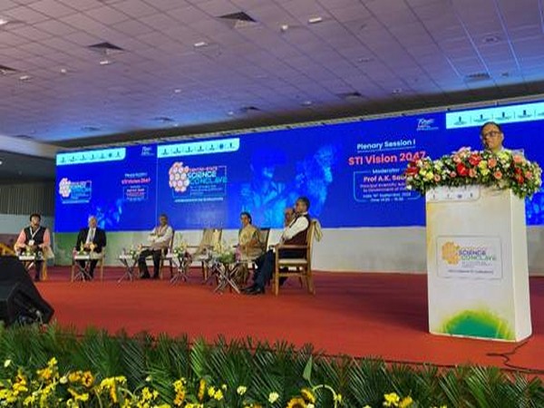 Scientific administrators discuss pathways to address technology needs of states. (Photo: PIB)