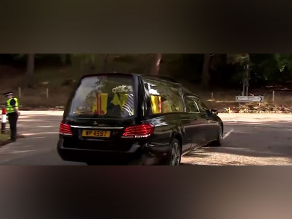 Queen Elizabeth's coffin begins 6-hour long journey from her home in Scotland to Edinburgh (Photo Credit: Twitter)