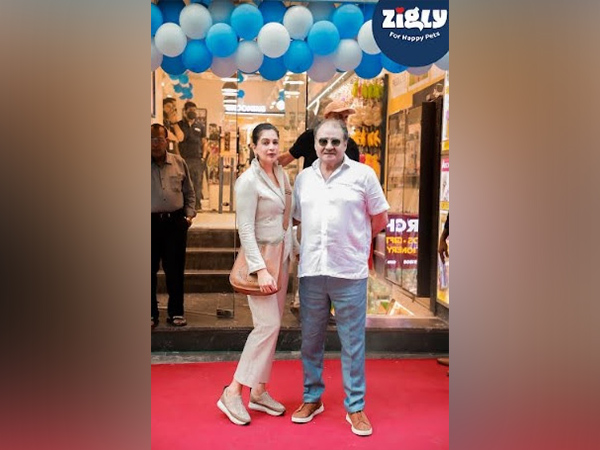 Ashok Jaipuria, Chairman and MD of Cosmo First Ltd. (Zigly) and Yamini Jaipuria, Managing Trustee, Cosmo Foundation and Petsfamila inaugurating Zigly's sixth experience centre in Defence Colony